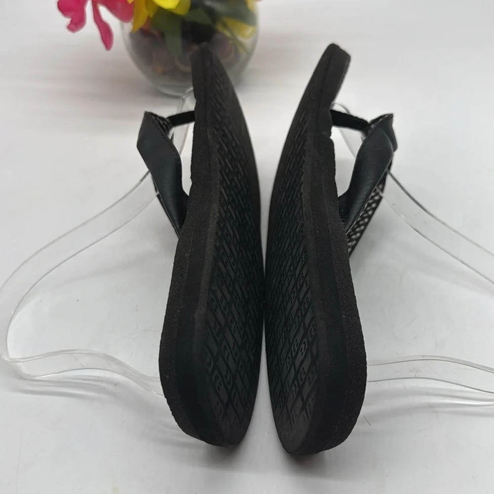 Black Textured Accessory with Green Tag FFT7971F